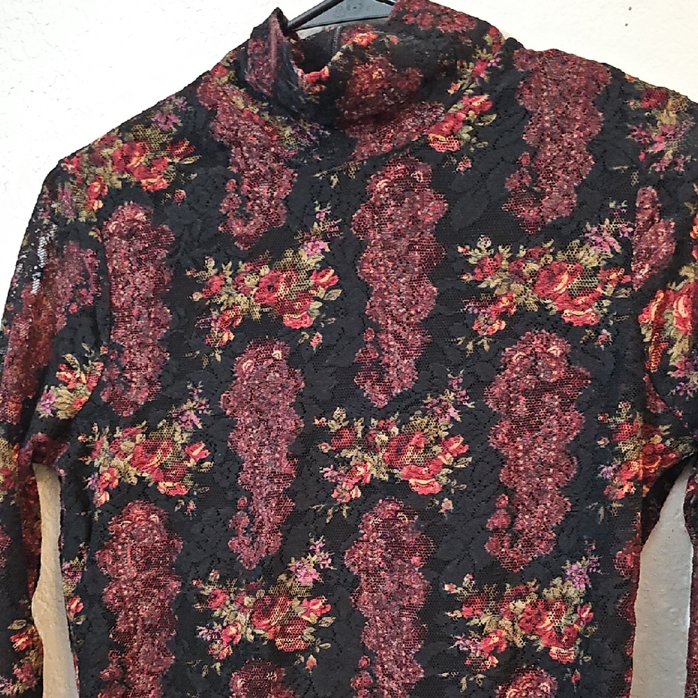 Classiques Entier Sheer Sleeve Black and Red Lace Top, Womens Medium Stretchy - Picture 2 of 9